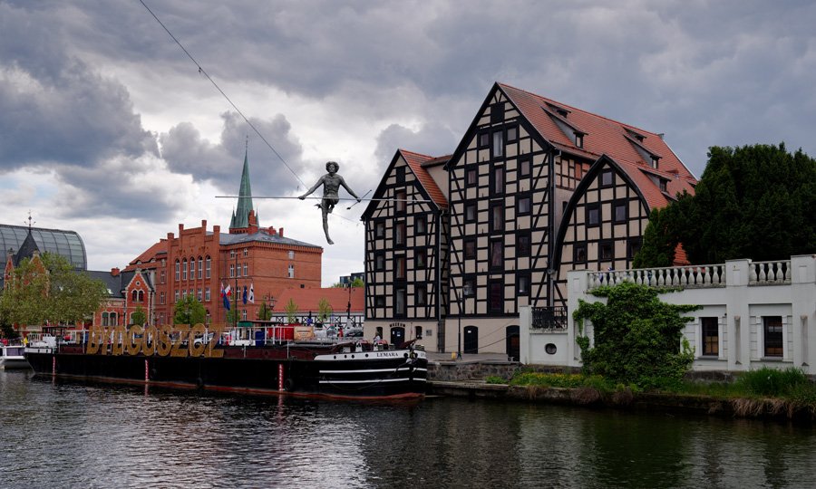 The iconic three granaries